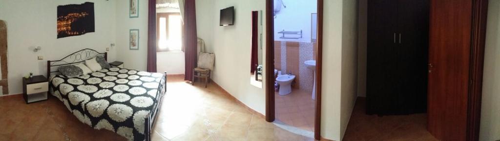 Ada'S Guest House Bosa Esterno foto
