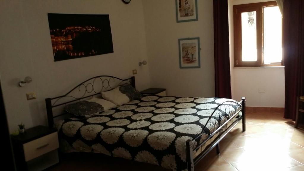 Ada'S Guest House Bosa Esterno foto