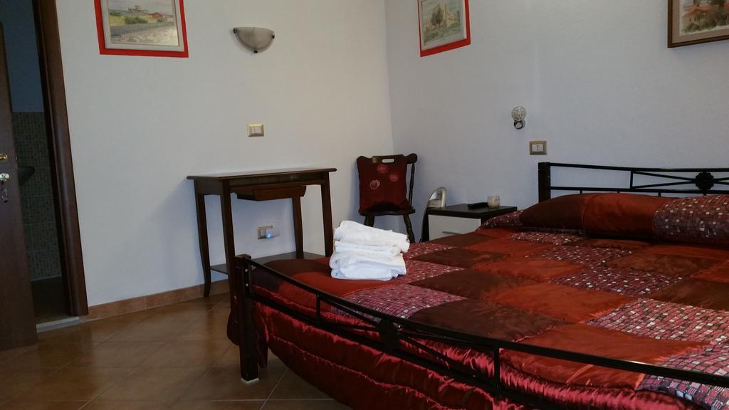 Ada'S Guest House Bosa Esterno foto