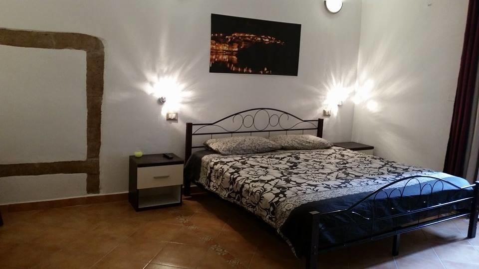 Ada'S Guest House Bosa Esterno foto