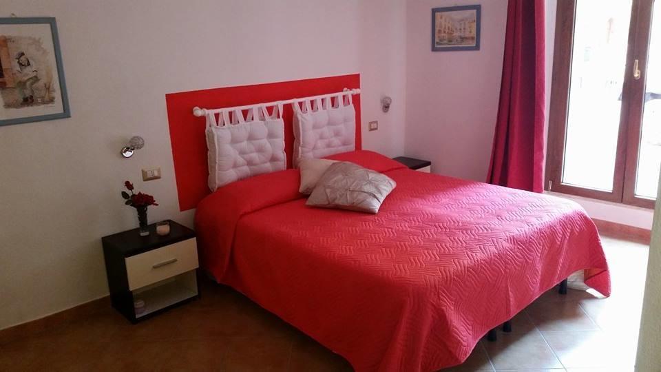 Ada'S Guest House Bosa Esterno foto