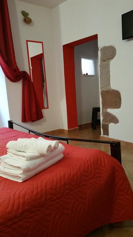 Ada'S Guest House Bosa Esterno foto