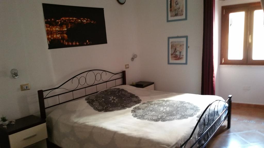 Ada'S Guest House Bosa Esterno foto