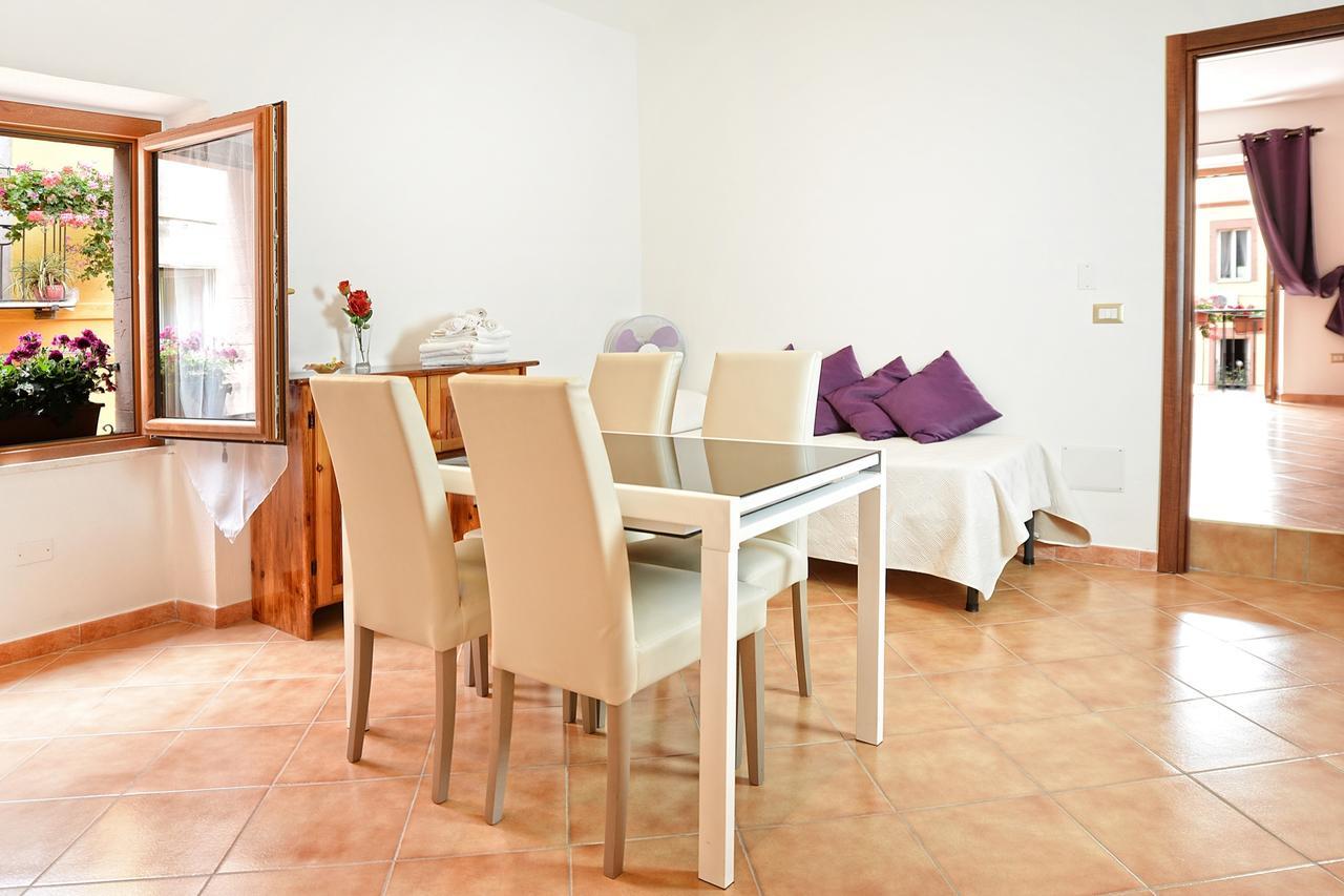 Ada'S Guest House Bosa Esterno foto